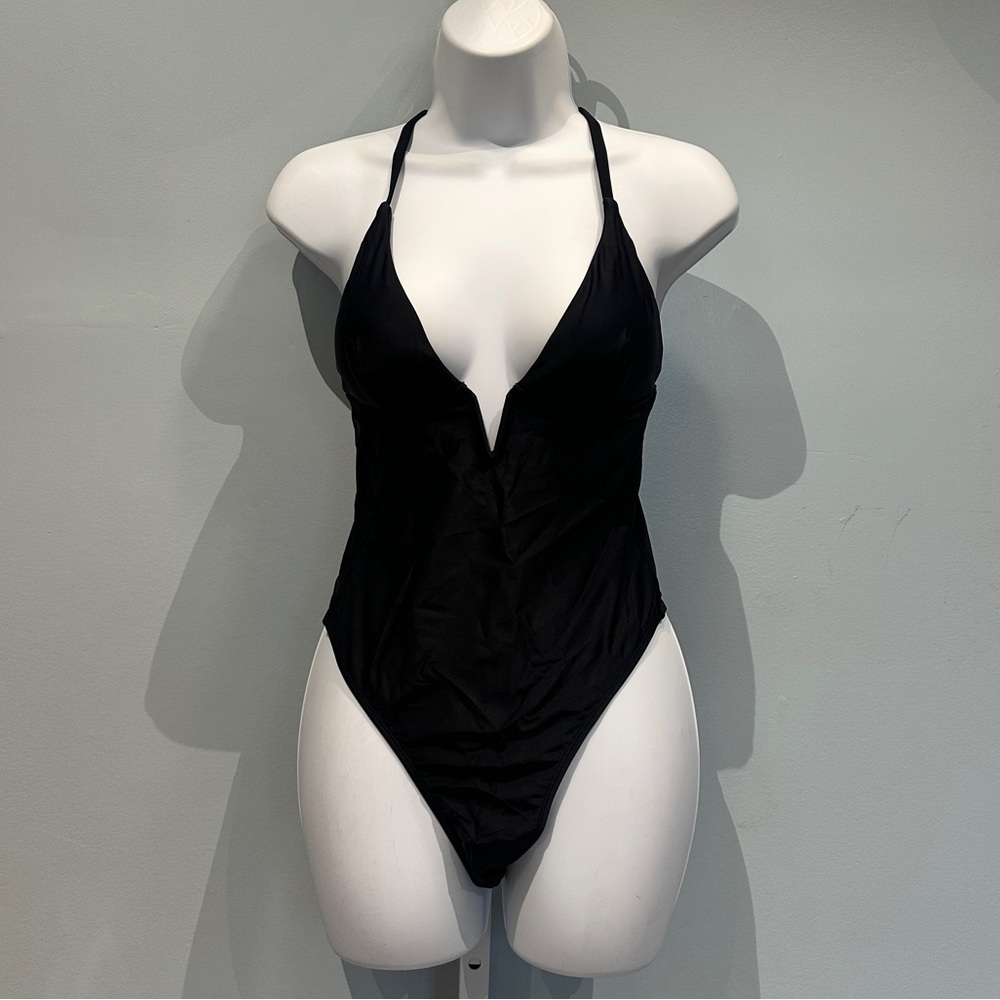 Cupshe Elegant Black Plunge V Crossback Onepiece Bathing Suit Small NWT